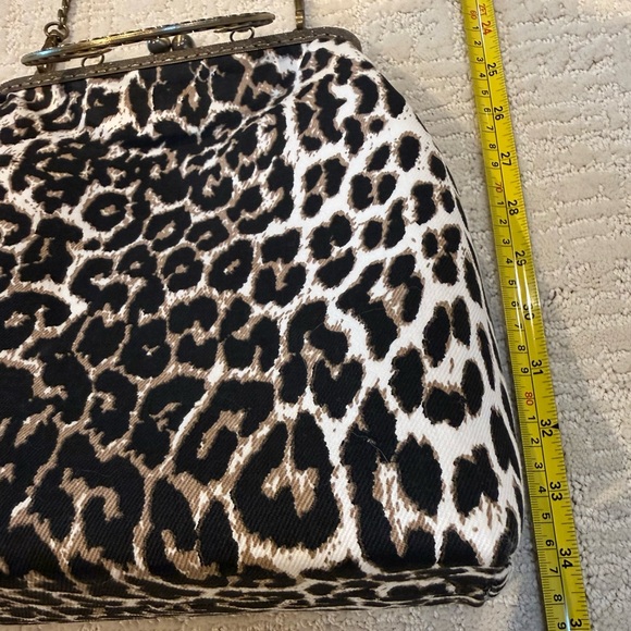 Elegant Leopard Print Crossbody Bag with Chain Strap - Picture 5 of 6
